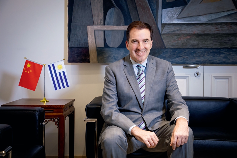 專訪烏拉圭駐華大使盧格里斯:駐華九年 日更朋友圈